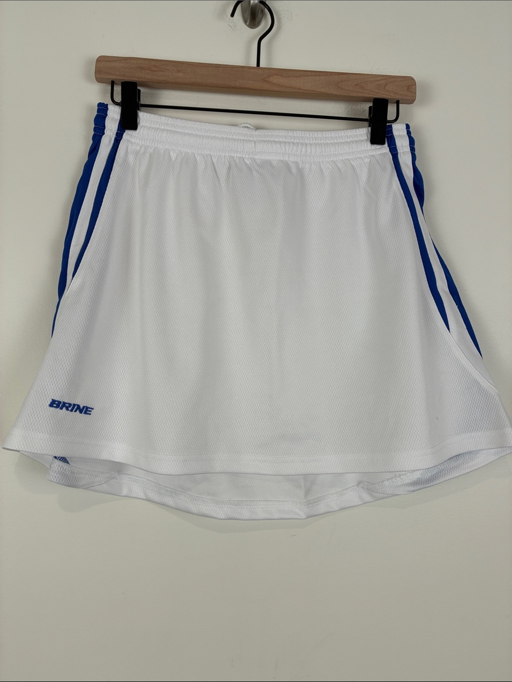 Brine Women’s Large White Athletic Lacrosse Tennis Skirt Blue Trim
